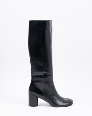 Black high-top boots with heels and a round toe