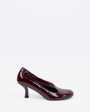 Maroon side cutout pump